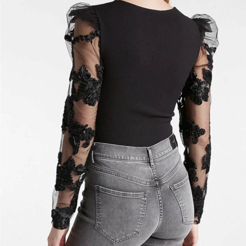 EXPRESS Floral Lace Puff Long Sleeve Thong Bodysuit Blouse Black V Neck - Picture 4 of 8